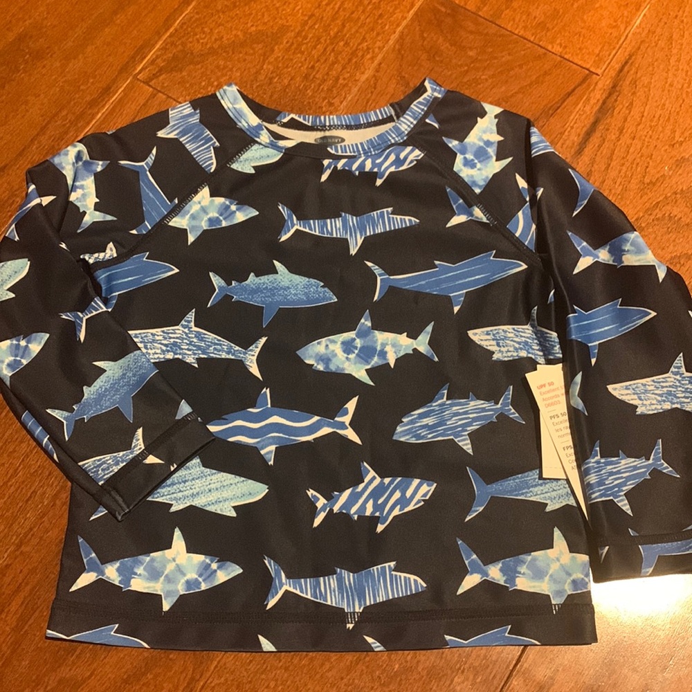 New Old Navy shark rashguard